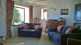 The Cottage - Sea Views Direct Access to Beach Pet Friendly