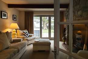 Oaktree Lodge - Luxury Cottage Hot Tub Sea Views