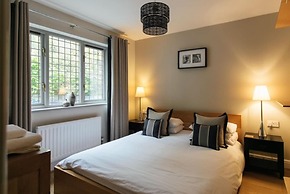 Oaktree Lodge - Luxury Cottage Hot Tub Sea Views