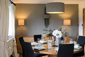 Oaktree Lodge - Luxury Cottage Hot Tub Sea Views