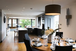 Oaktree Lodge - Luxury Cottage Hot Tub Sea Views