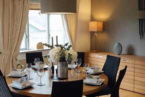 Oaktree Lodge - Luxury Cottage Hot Tub Sea Views