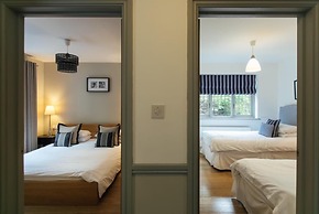 Oaktree Lodge - Luxury Cottage Hot Tub Sea Views