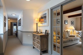 Oaktree Lodge - Luxury Cottage Hot Tub Sea Views