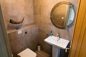 Oaktree Lodge - Luxury Cottage Hot Tub Sea Views