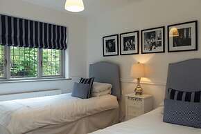 Oaktree Lodge - Luxury Cottage Hot Tub Sea Views