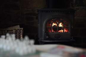 Oaktree Lodge - Luxury Cottage Hot Tub Sea Views