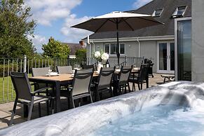 The Hawthorns - Large Luxury Cottage Hot Tub Sea Views