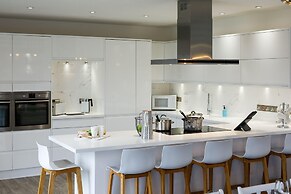 The Hawthorns - Large Luxury Cottage Hot Tub Sea Views