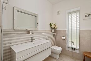 The Hawthorns - Large Luxury Cottage Hot Tub Sea Views