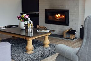 The Hawthorns - Large Luxury Cottage Hot Tub Sea Views