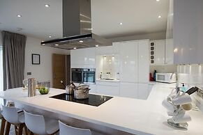 The Hawthorns - Large Luxury Cottage Hot Tub Sea Views