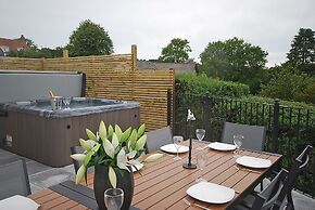 The Hawthorns - Large Luxury Cottage Hot Tub Sea Views