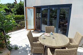 Priory Cottage - Luxury Cottage Near to Beach