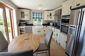 Priory Cottage - Luxury Cottage Near to Beach