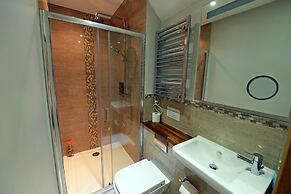 Priory Cottage - Luxury Cottage Near to Beach