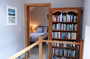 Priory Cottage - Luxury Cottage Near to Beach