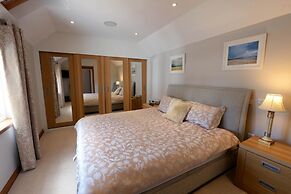 Priory Cottage - Luxury Cottage Near to Beach