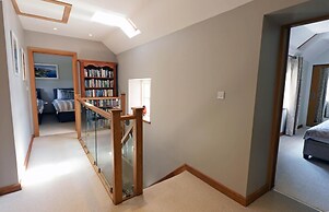 Priory Cottage - Luxury Cottage Near to Beach