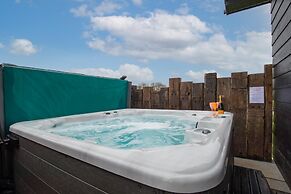 Valley View Lodge - Luxury Lodge Hot Tub Close to Beach