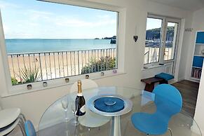 Gone to the Beach - Luxury Cottage Sea Views Direct Access to Beach Pe