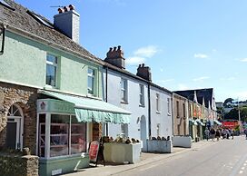 Gone to the Beach - Luxury Cottage Sea Views Direct Access to Beach Pe