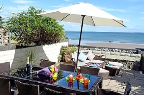 Gone to the Beach - Luxury Cottage Sea Views Direct Access to Beach Pe