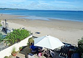 Gone to the Beach - Luxury Cottage Sea Views Direct Access to Beach Pe