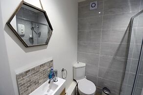 Gone to the Beach - Luxury Cottage Sea Views Direct Access to Beach Pe