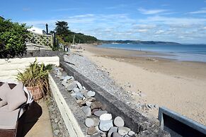 Gone to the Beach - Luxury Cottage Sea Views Direct Access to Beach Pe