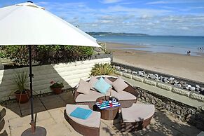 Gone to the Beach - Luxury Cottage Sea Views Direct Access to Beach Pe