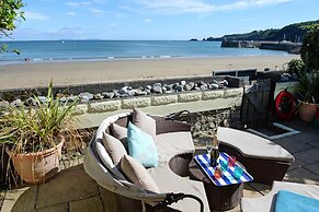 Gone to the Beach - Luxury Cottage Sea Views Direct Access to Beach Pe