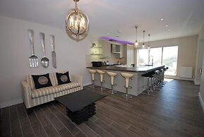 Amber Cottage - Luxury Cottage Hot Tub Sea Views and Log Burner