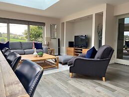 Amber Cottage - Luxury Cottage Hot Tub Sea Views and Log Burner