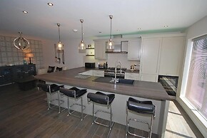 Amber Cottage - Luxury Cottage Hot Tub Sea Views and Log Burner