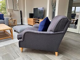 Amber Cottage - Luxury Cottage Hot Tub Sea Views and Log Burner