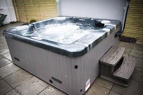 Amber Cottage - Luxury Cottage Hot Tub Sea Views and Log Burner
