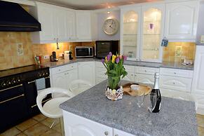 Swallow Dale - Large Pet Friendly Cottage