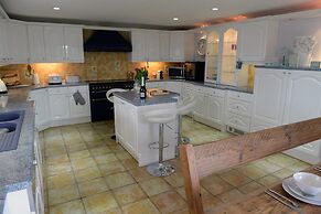 Swallow Dale - Large Pet Friendly Cottage