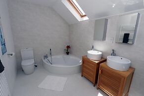 Swallow Dale - Large Pet Friendly Cottage