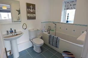 Valley Retreat - Peaceful Location Walk to Beach Parking