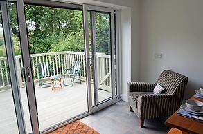 Valley Retreat - Peaceful Location Walk to Beach Parking