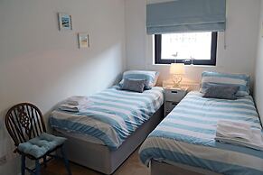 Valley Retreat - Peaceful Location Walk to Beach Parking