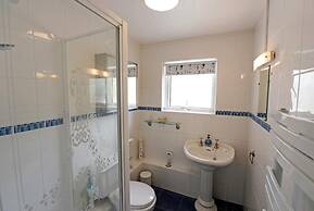 Valley Retreat - Peaceful Location Walk to Beach Parking