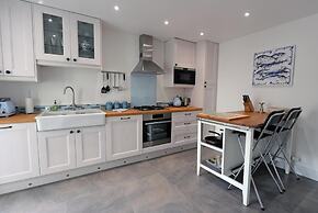 Valley Retreat - Peaceful Location Walk to Beach Parking