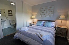 Valley Retreat - Peaceful Location Walk to Beach Parking