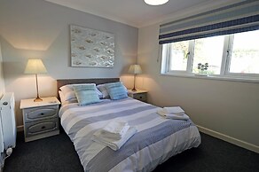 Valley Retreat - Peaceful Location Walk to Beach Parking