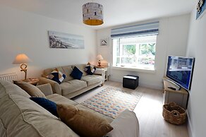 Valley Retreat - Peaceful Location Walk to Beach Parking