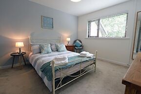 Valley Retreat - Peaceful Location Walk to Beach Parking