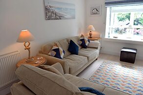 Valley Retreat - Peaceful Location Walk to Beach Parking